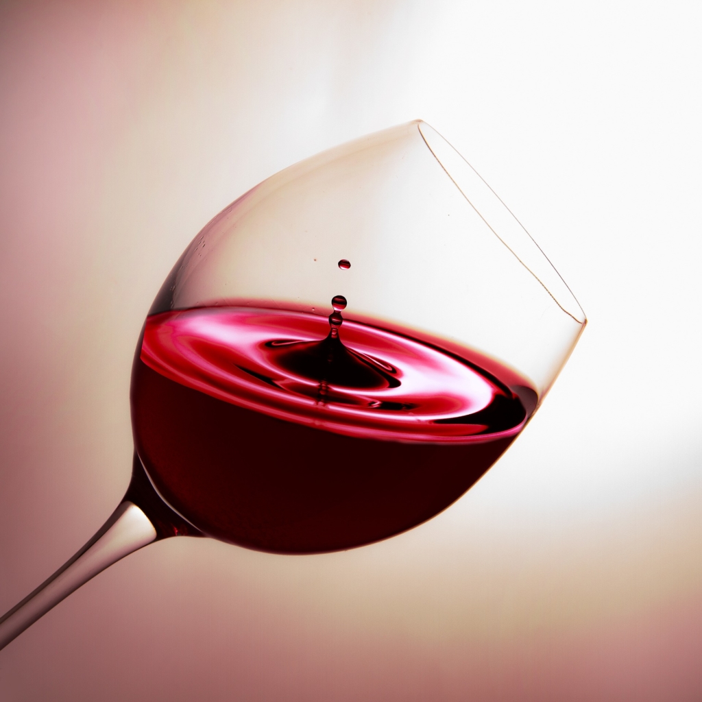 03Red wine glass with a drop